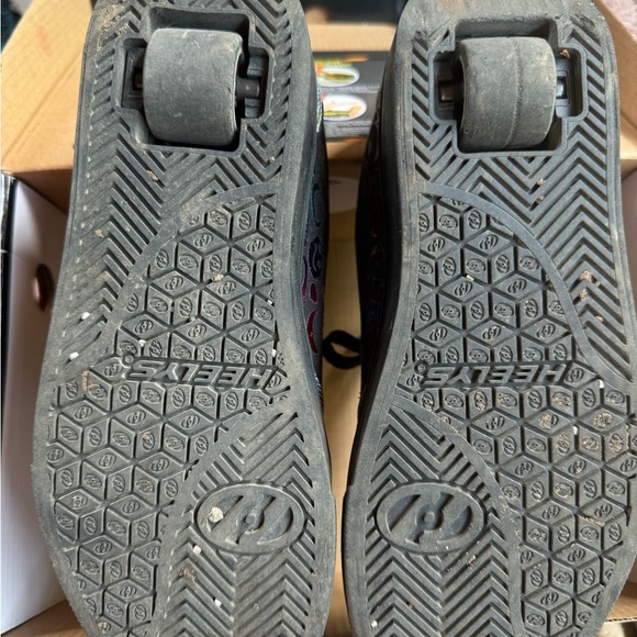 Heelys size 6 - Picture 2 of 8